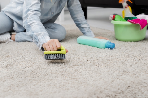 remove strains from carpet